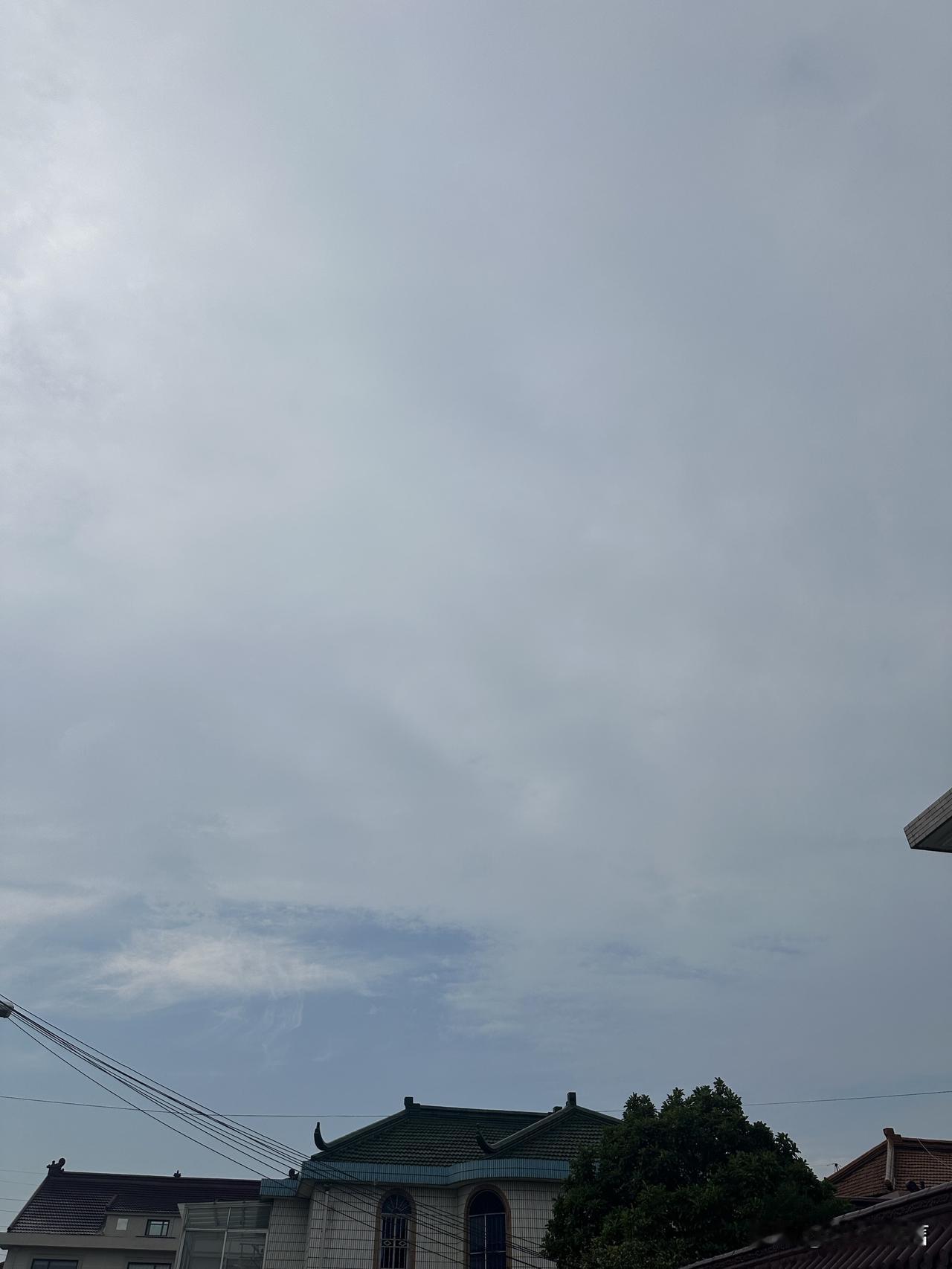 分享一张相册里随手拍的天空