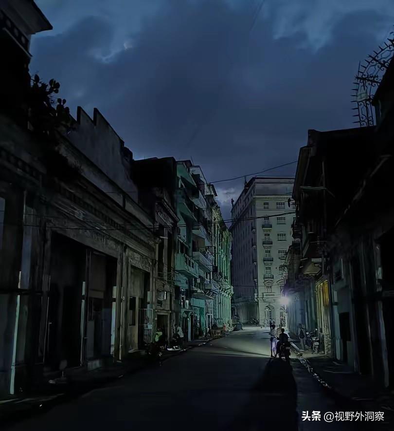 目前，判断一个国家是否正常，有没有发展潜力的重要标志，就是看断不断互联网。   