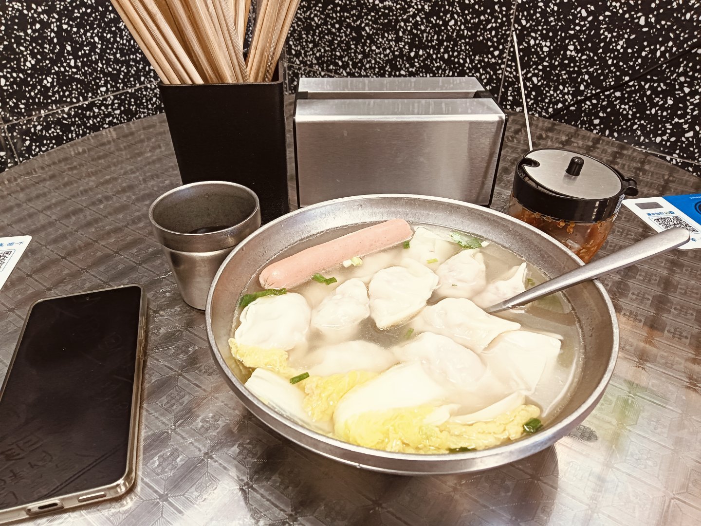 想买菜做饭，最后还是轻松简单的解决一餐。 