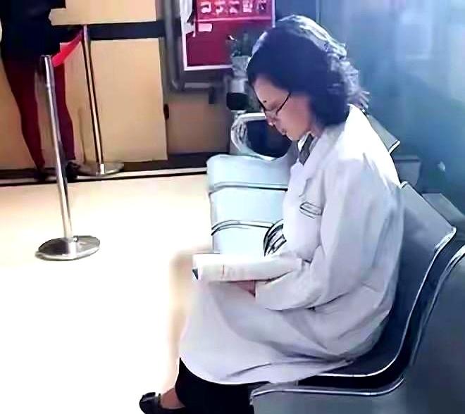 网上有人喊话：胖东来要是开医院，院长人选都有人提名了，兰越峰。
但位置可得挑好，