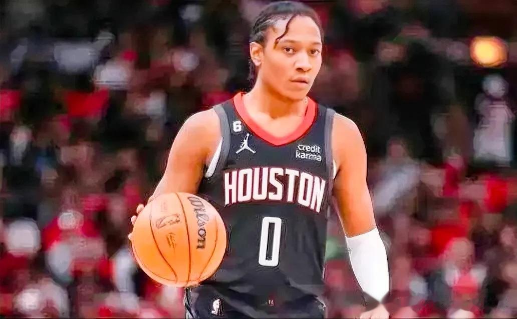 北京时间7月2日NBA火箭队继续交易：将泰泰.华盛顿+加鲁巴+2025年的次轮签