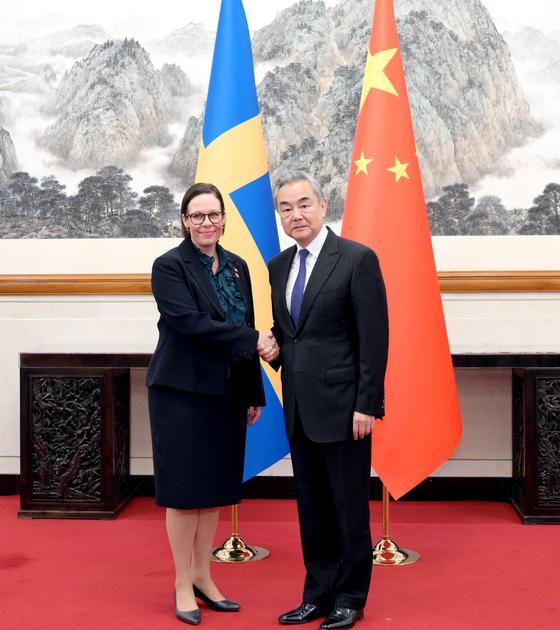 [微风]瑞典外长要求中国释放桂敏海，中方明确表态。

中瑞外长刚在北京会面，谈得