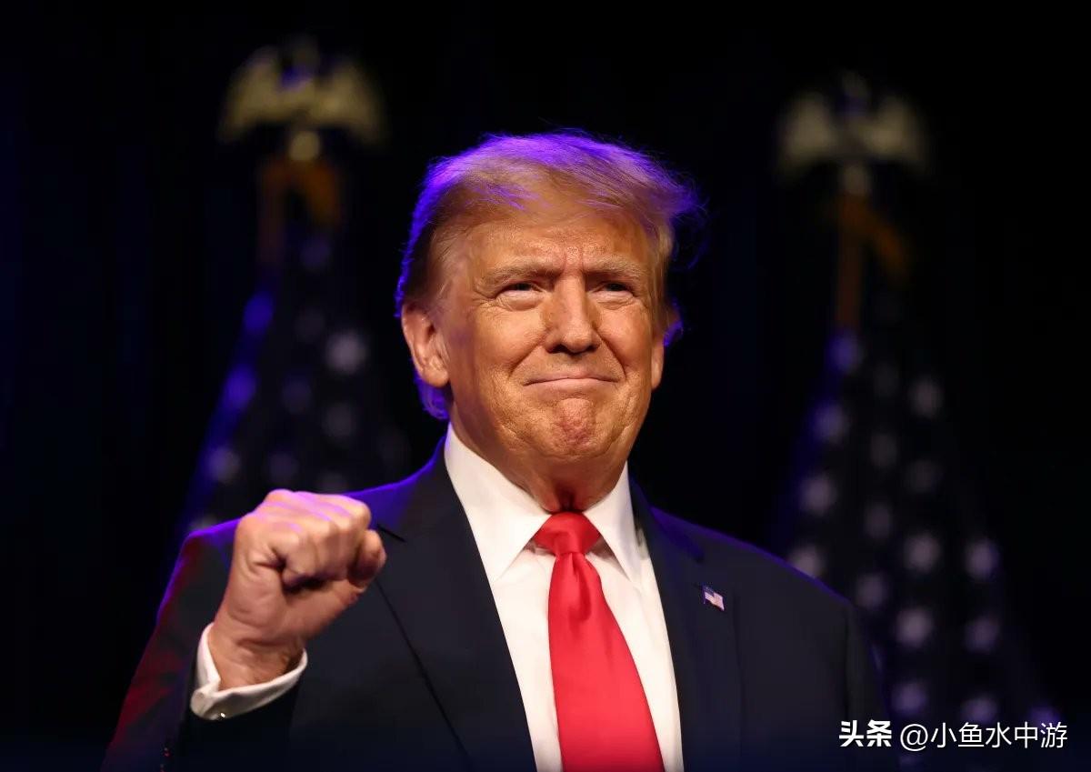 美国总统唐纳德·特朗普在接受新闻国家频道（NewsNation）记者凯莉·迈耶（