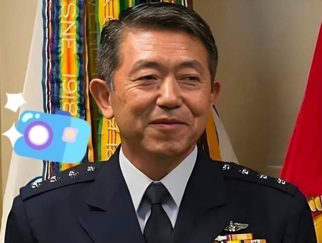 没想到，被中国制裁的日本政客岩崎茂，居然被爆出在中国有着巨额的资产，他的儿子在中