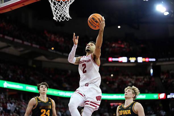 全美第24号种子威斯康星大学麦迪逊分校坐镇主场以84比71战胜了爱荷华大学。本场