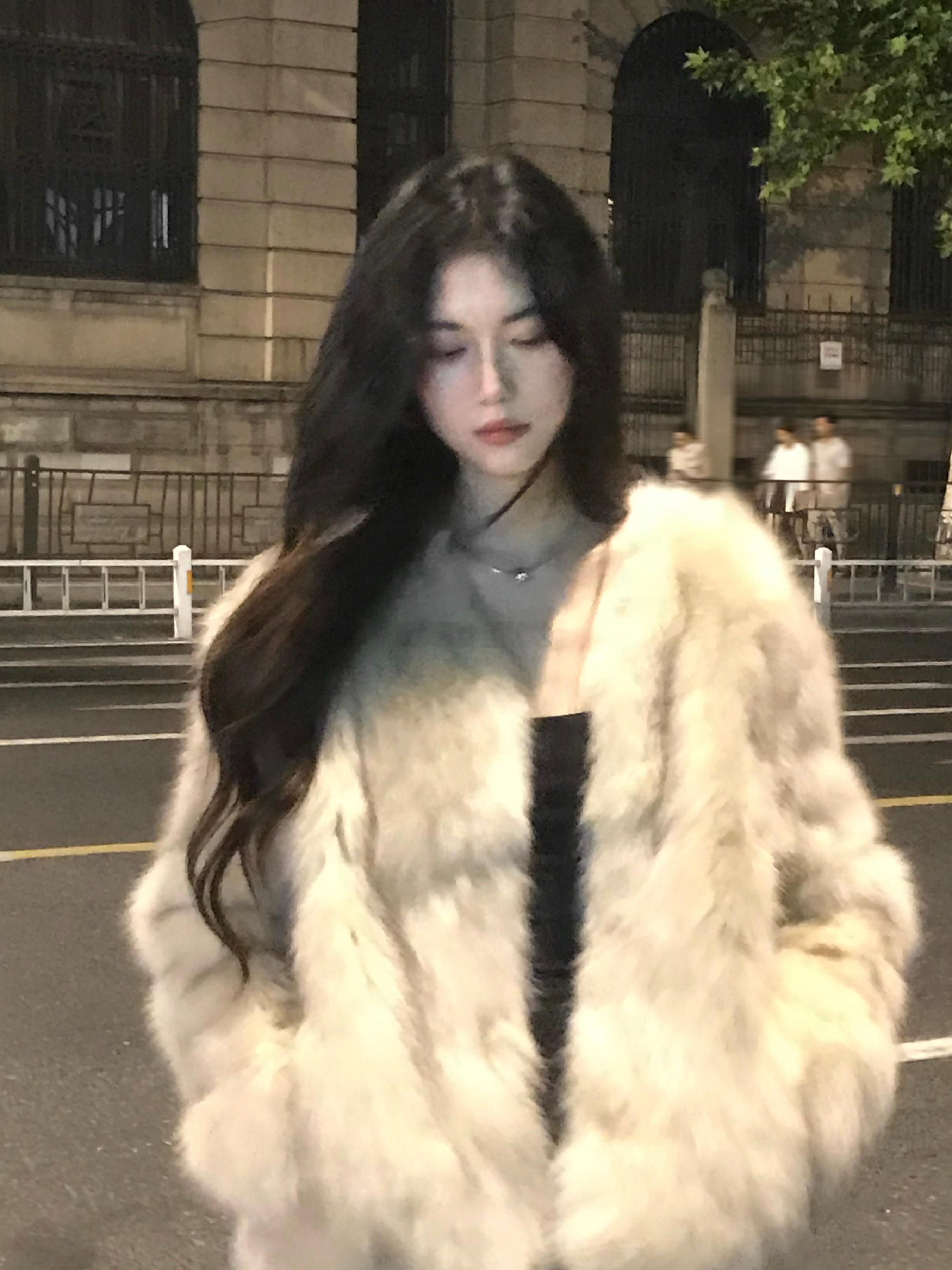 反季工作者已经拍上貂了就是说快降温！！！想看落叶和枯树了🥺 ​​​