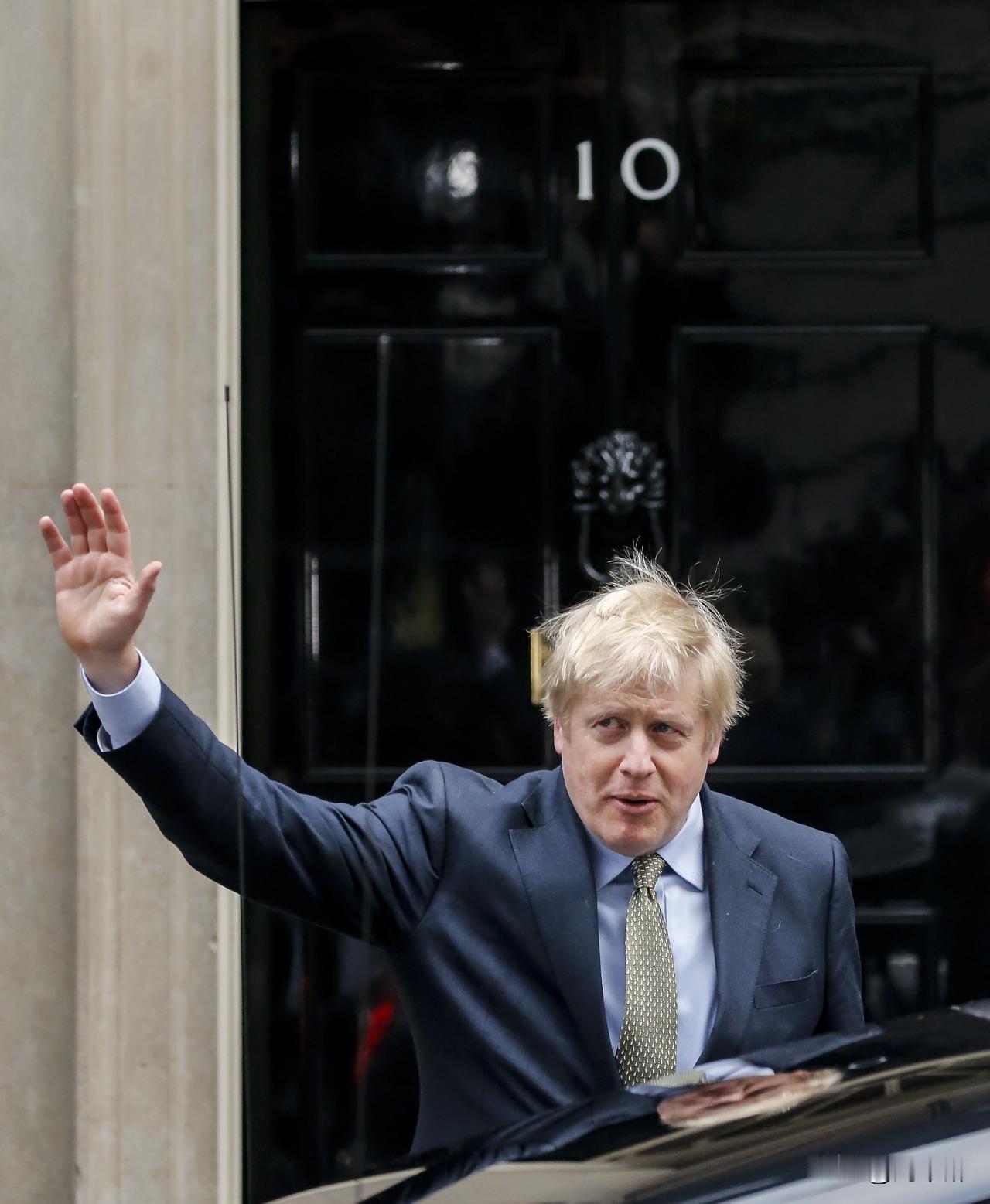 英国前首相鲍里斯·约翰逊：“美国现在解除对俄罗斯燃料的制裁令人作呕，而将价格飙升