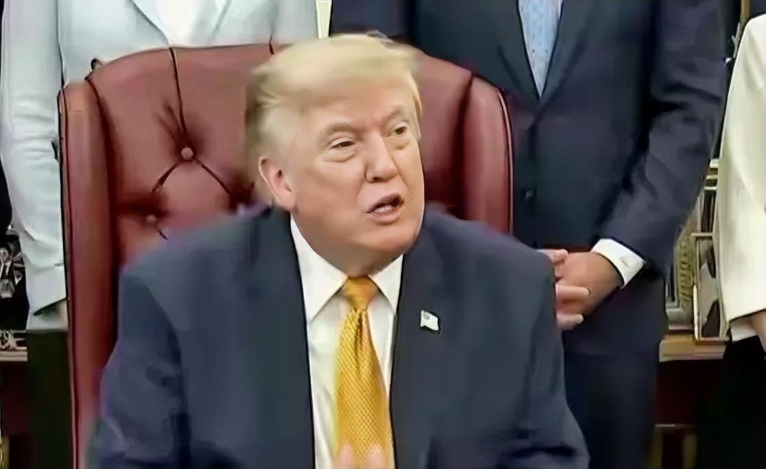 仅仅过去一天，特朗普改口了，称美国某些弹药供应相对紧张！

从一天之前暴跳如雷，