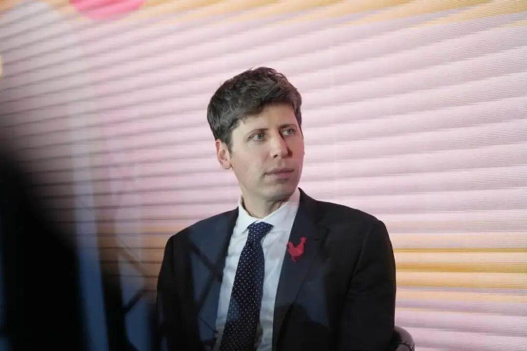 过去一年间，科技界关于人工智能对就业影响的叙事已从“大规模失业”转向“生产力提升