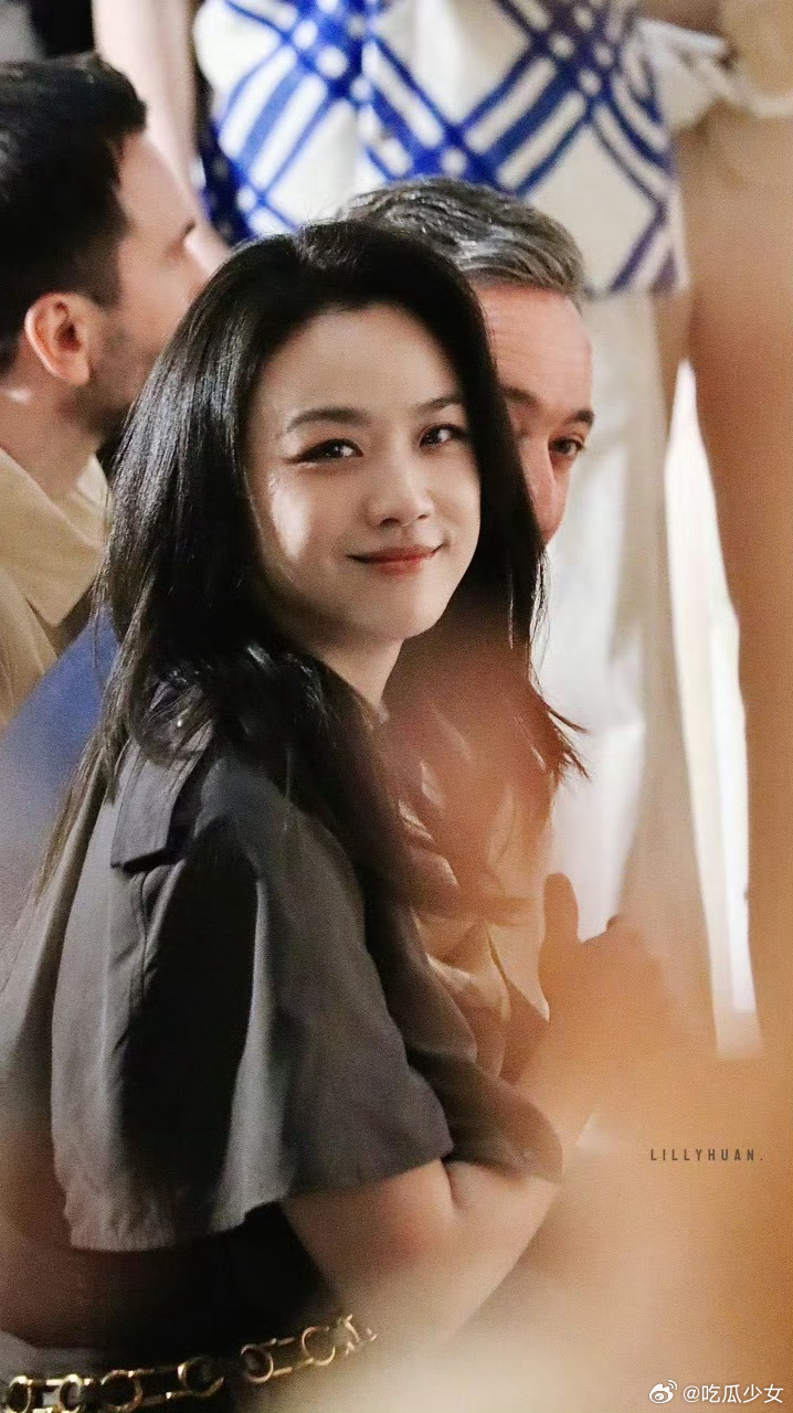 曝汤唯疑怀二胎 汤唯又被传怀二胎了，这次是因为在北京三里屯被偶遇，穿得宽松、拿包