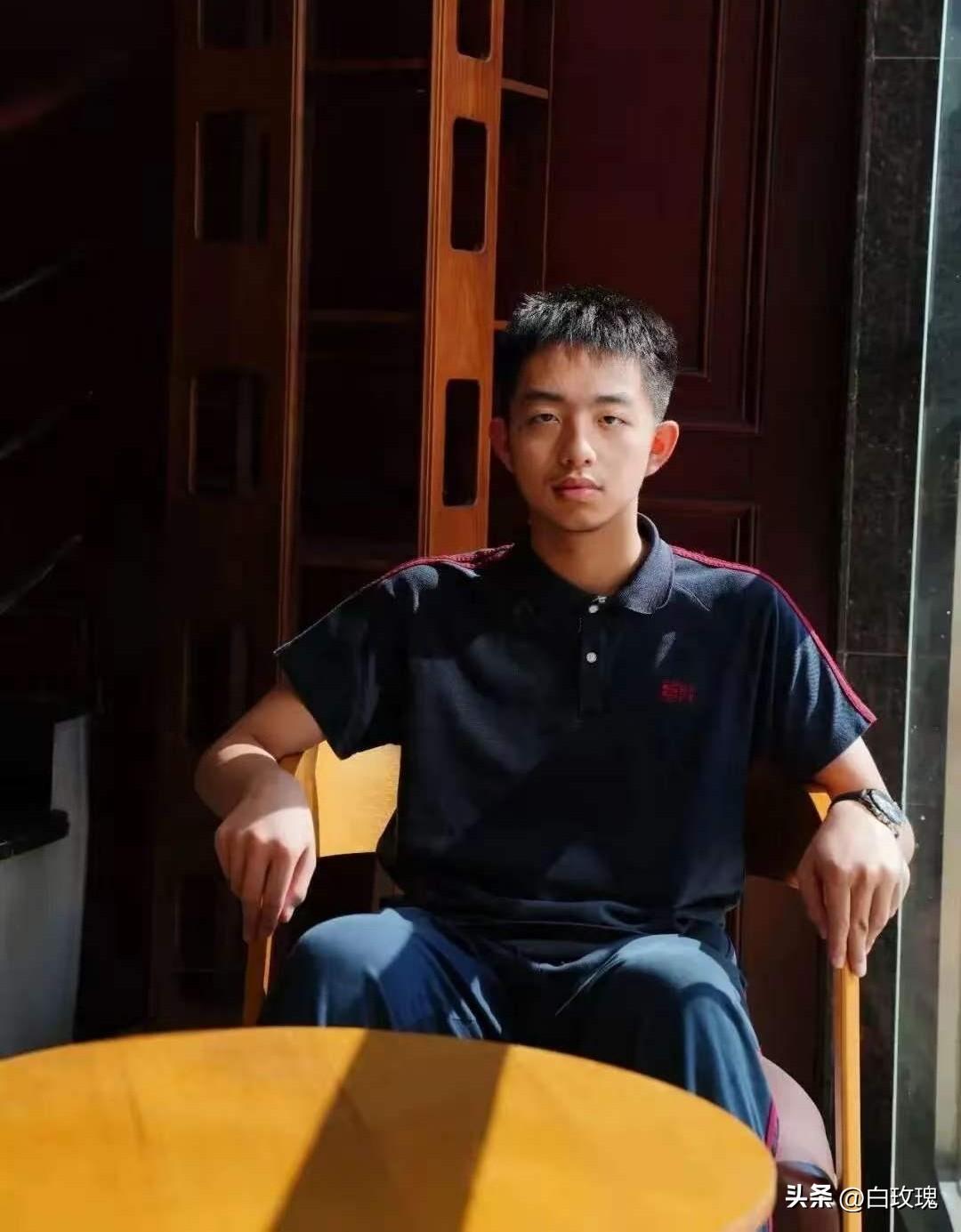 “这孩子火了！”浙江温州，乐清一名男生高考数学考了150分满分，学校老师透露，他