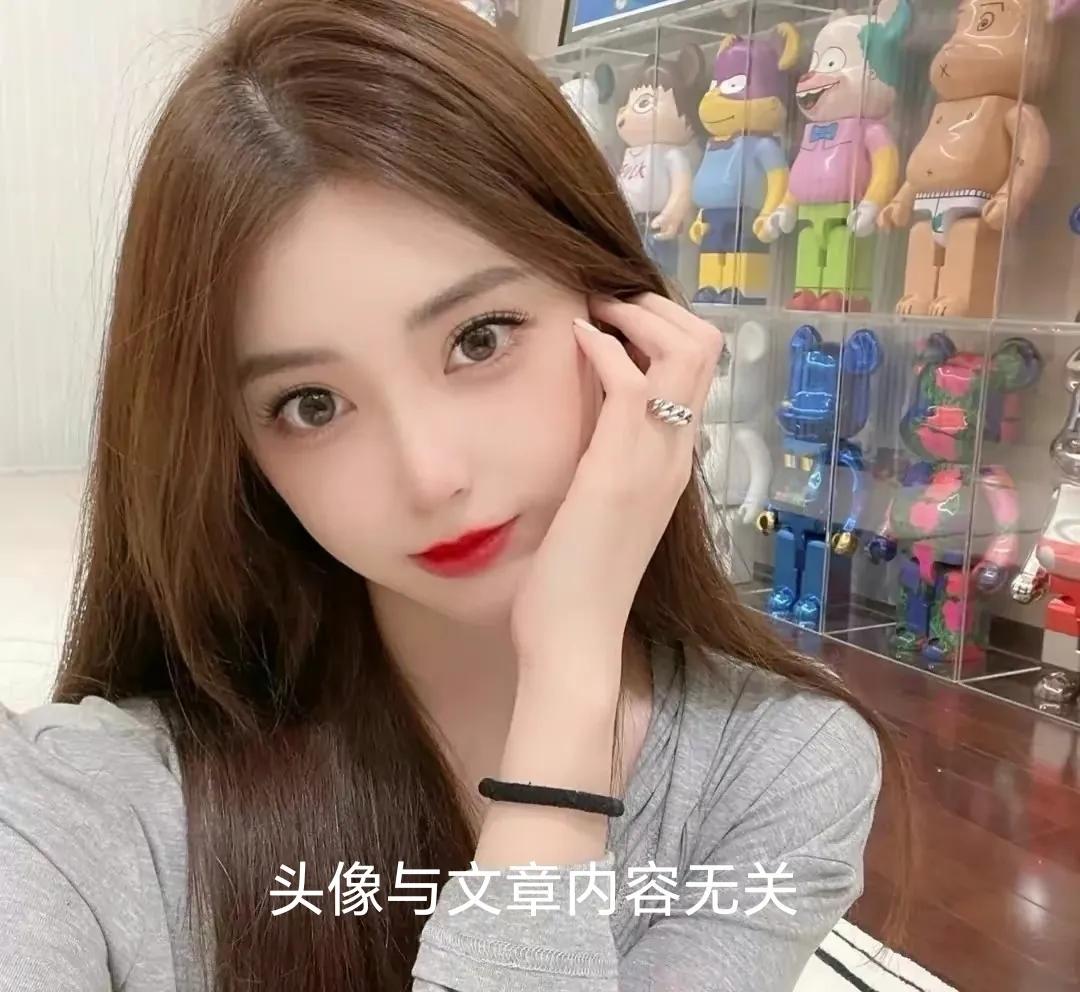 朋友之女，41岁，未婚。
精明能干，肤白貌美，性格温和善良。
985大学硕士研究