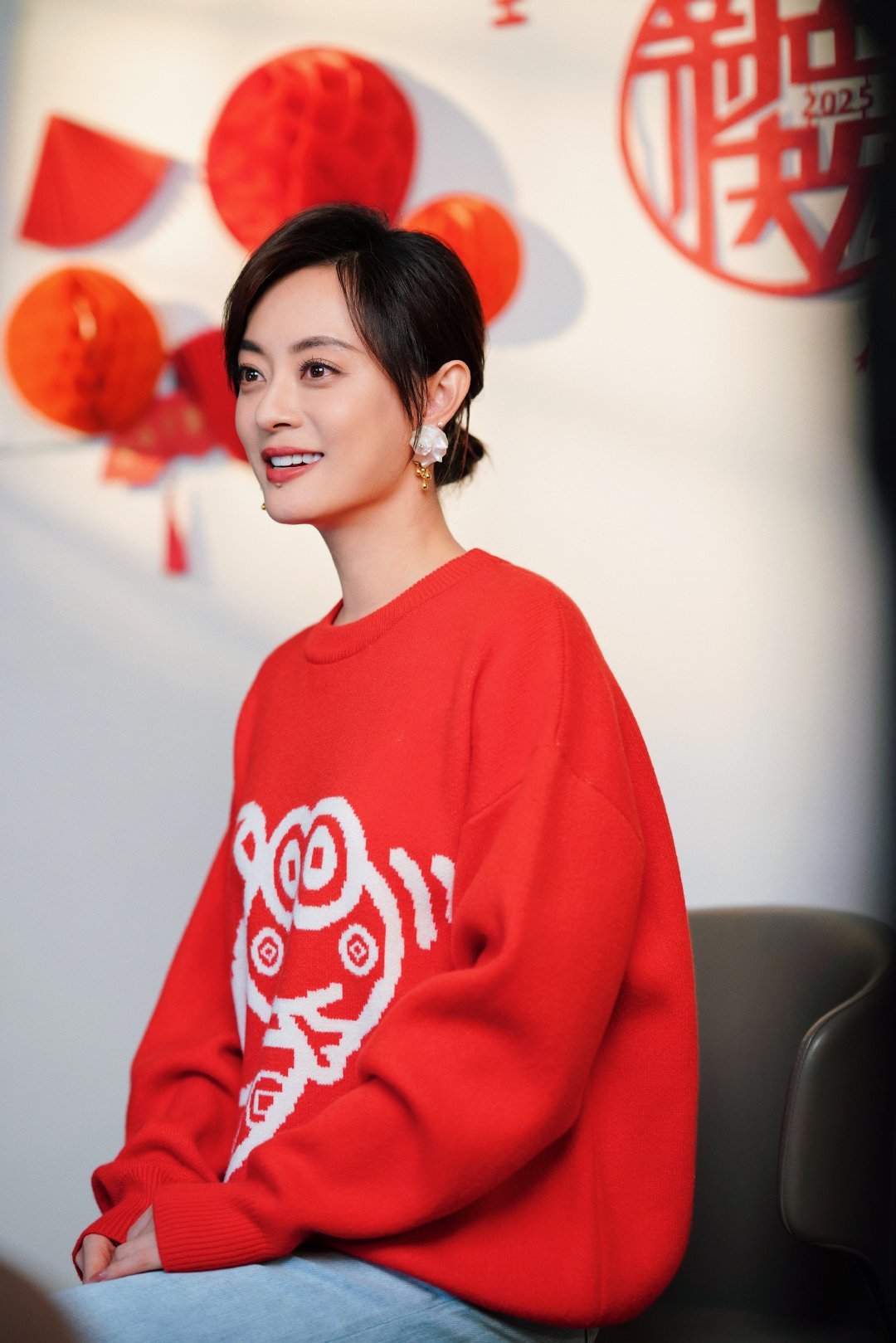 孙俪写春联年味儿来了  孙俪手写春联送粉丝 孙俪写春联也太有年味了，练了这么久终