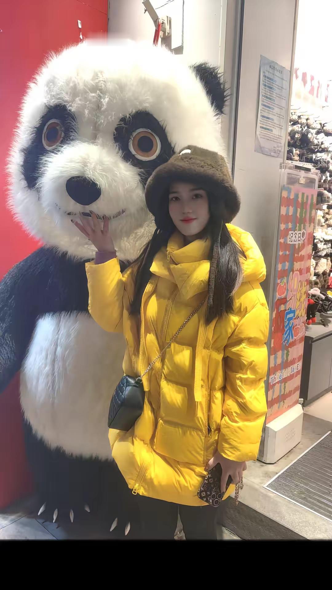 我来了 😄先给大家拜个吉祥好运年  这两天忙着拜年啦 今天有客 明天晚上照常播