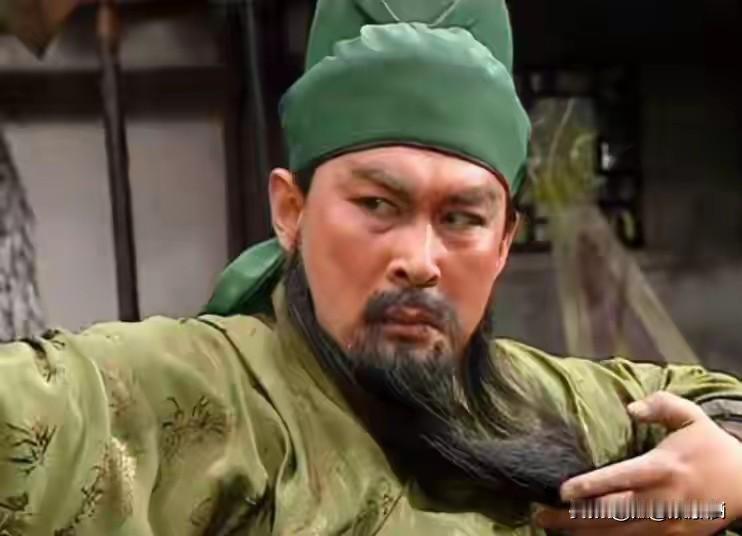 导演对陆树铭说，我们选了30多个，选到你，你也不要你演了关公，你就真是关公了。你