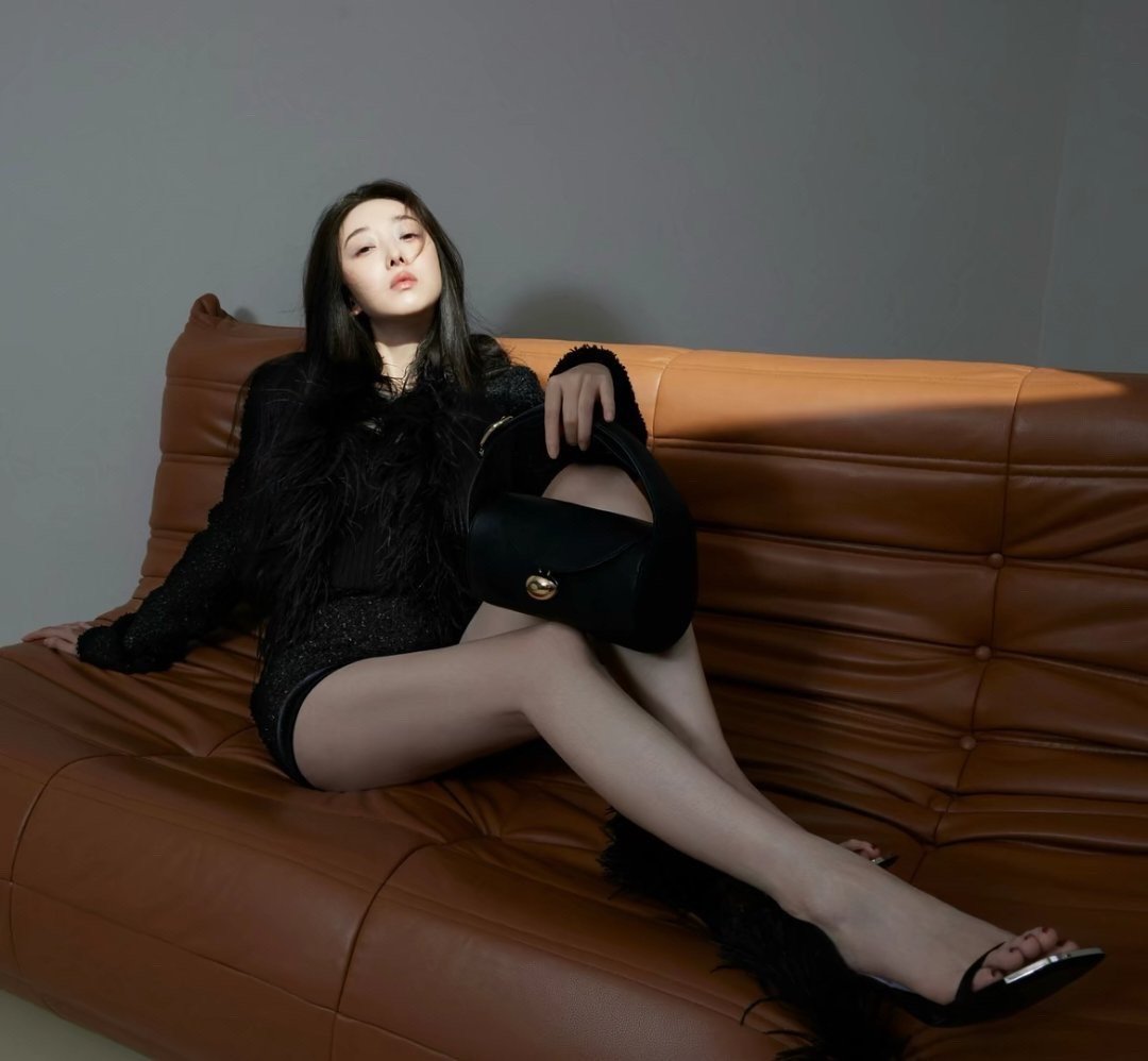 蒋梦婕[心][心]高贵的神情真的诱人 ​​​