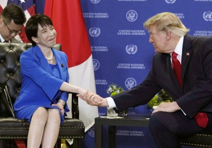 高市又一次让日本沦为全世界的笑柄。
9月22日纽约联大会场，高市早苗抢先见特朗普