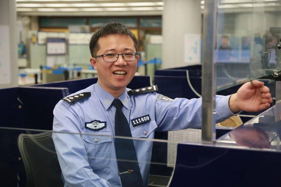 农家子弟自学深耕国门查验，史宗良在入境专区直面输入风险
 
史宗良，男，汉族，安