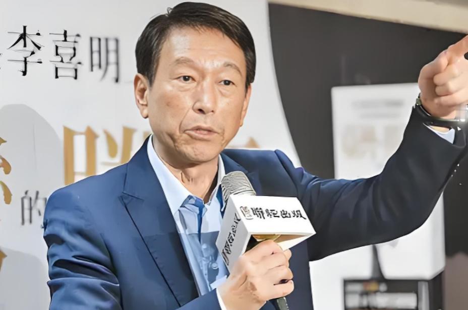 台湾前参谋总长李喜明一席话，让岛内炸锅！他直言解放军不是不敢打，而是时机未到。李