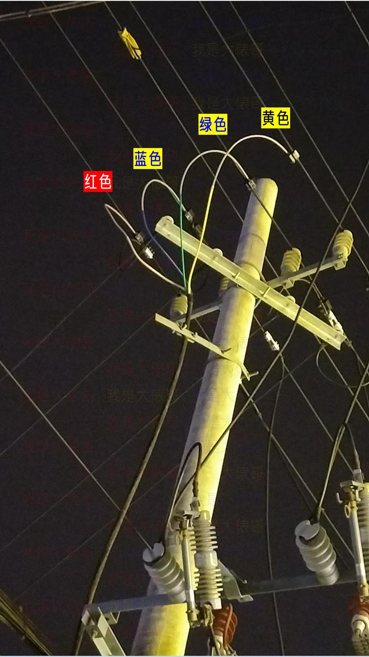 看了一下电线杆上取的三相电，第二根是零。电线杆