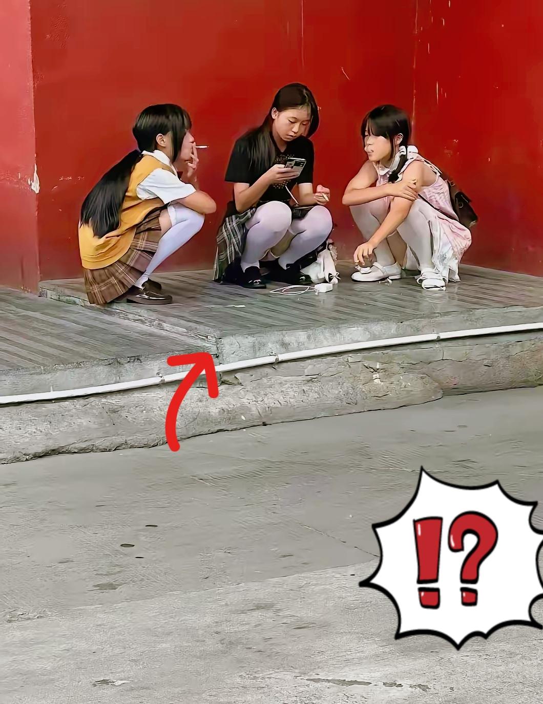 看到这个场景真的愁死人！这些女孩以后咋弄啊！
 
很多人第一眼只盯着画面感慨惋惜