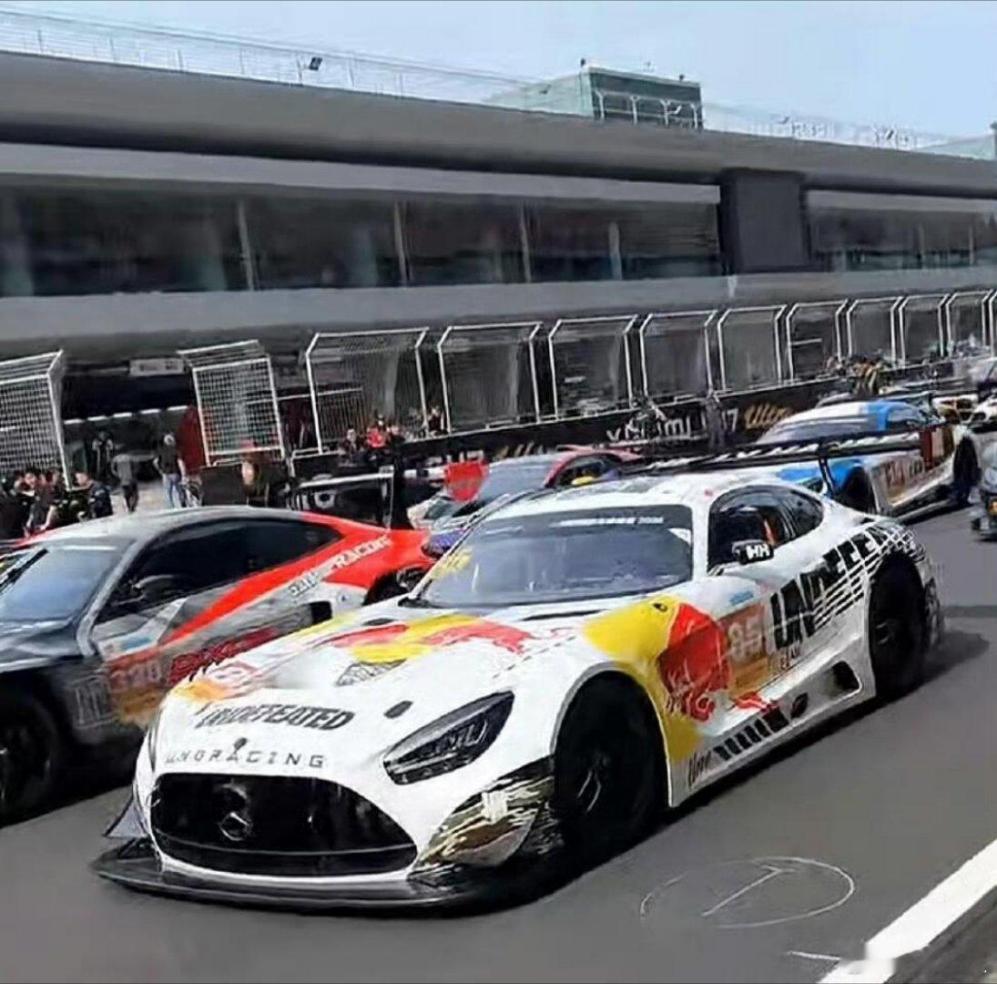 啊啊啊啊最新换的85号赛车涂装🔴🟡了！ 