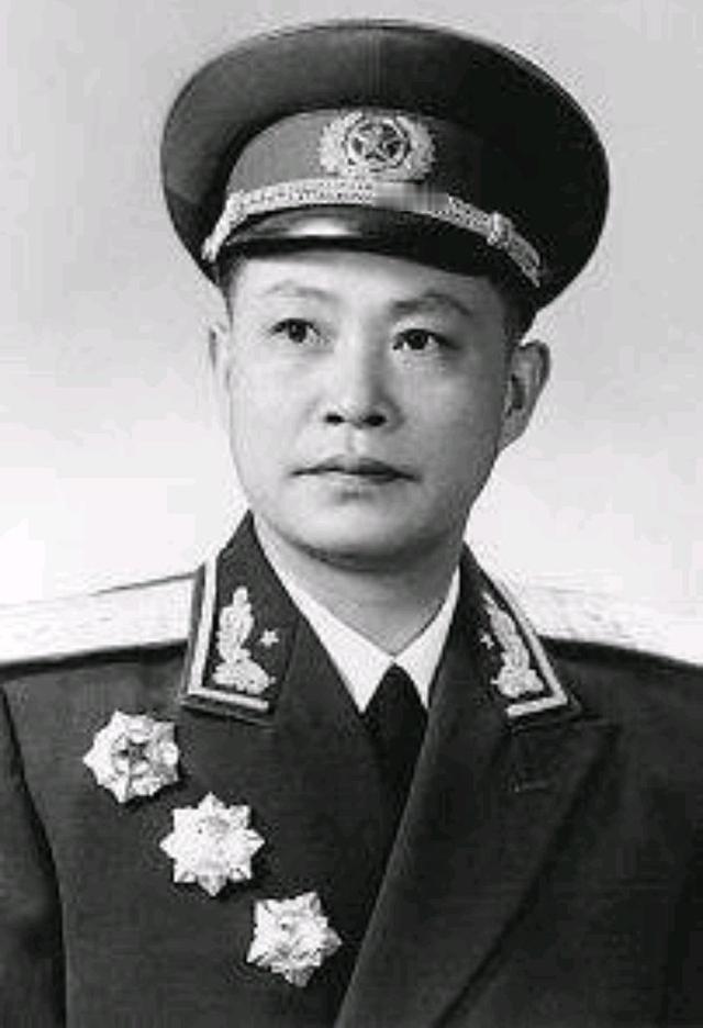 1938年，日军制造了高洪口大屠杀后，黄新廷想要报仇，但贺龙不许，并且还撂下一句