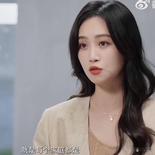 蓝盈莹说：“我谈恋爱会要求先见过家人的。”这个操作让易立竞特别不理解，当场疑惑发