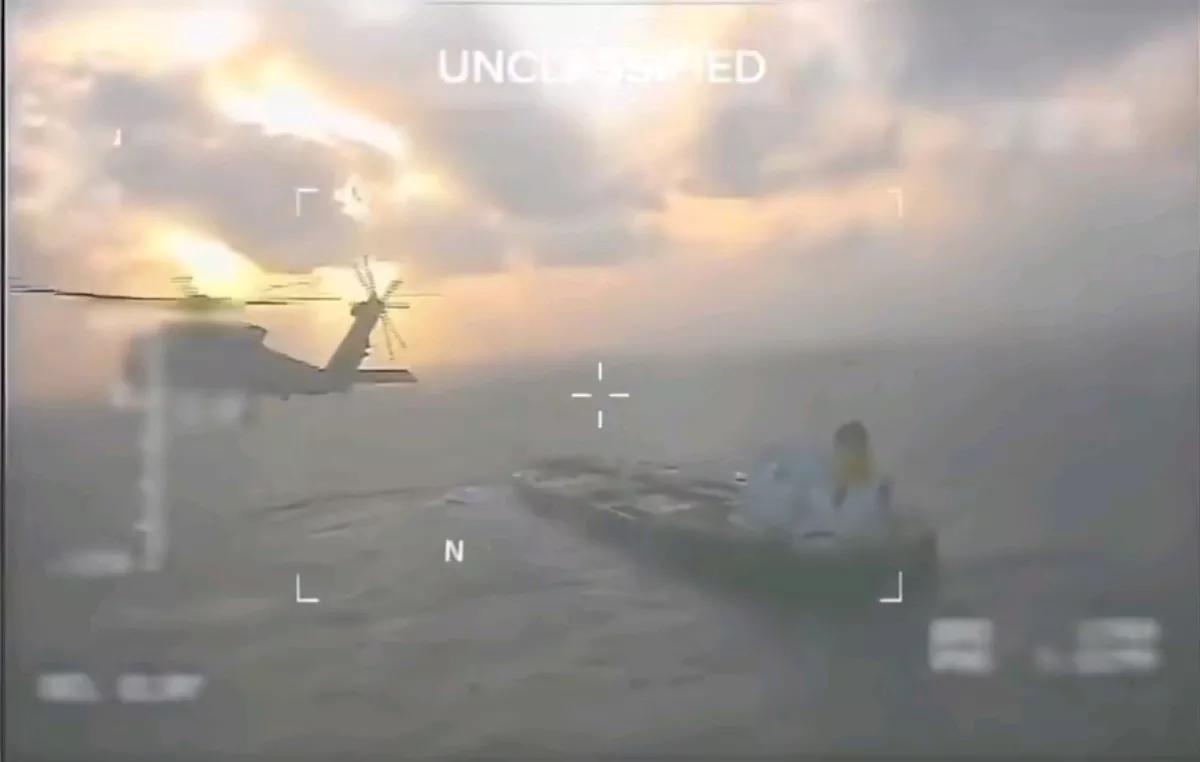 半岛电视台报道，伊朗宣布扣押两艘非法油轮。

当地时间5日，伊朗迈赫尔通讯社披露