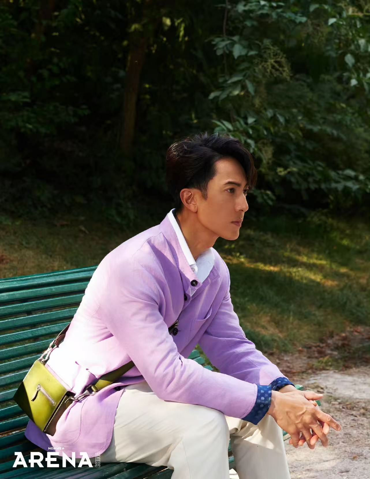 吴尊巴黎贵公子吴尊从古堡走出来的绅士 吴尊这身蓝色条纹立领西装太绝了！往那一站就