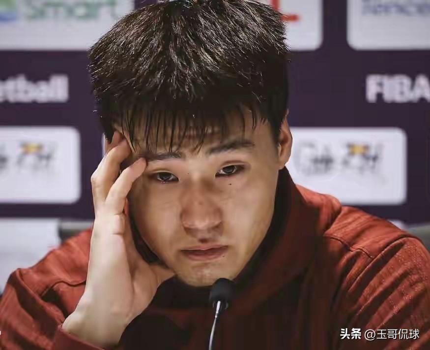 赵睿在国家队第二次逆转中国台北男篮后，在更衣室抱头大哭，因为这次国家队压力最大，