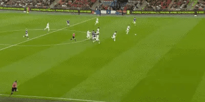 日本面对英格兰防守时候踏踏实实的踢541，然后只要断球就是快速转换，这套打法像极