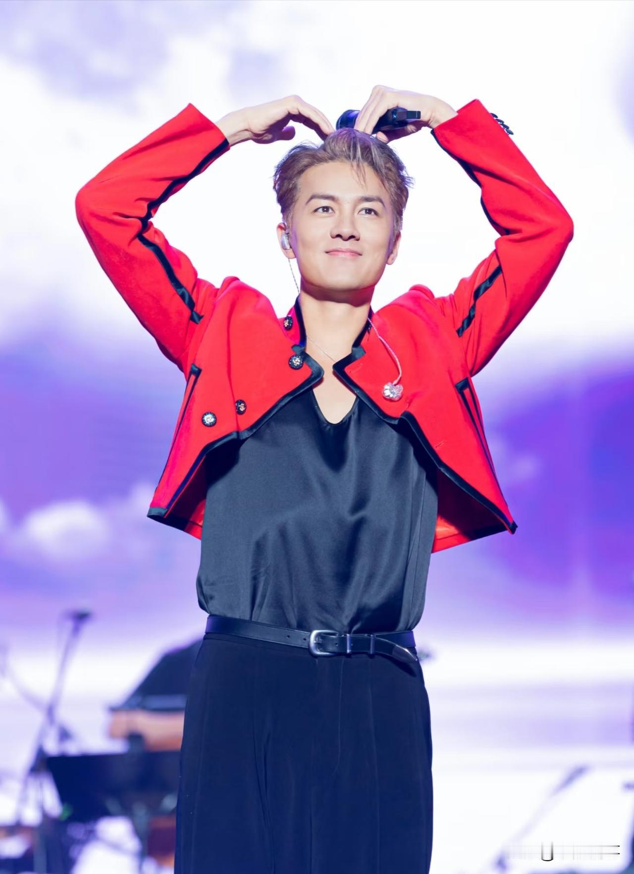 特意去查了一下吴克群，
终于明白他为什么不红了
——不是没实力，是他说话太直，太