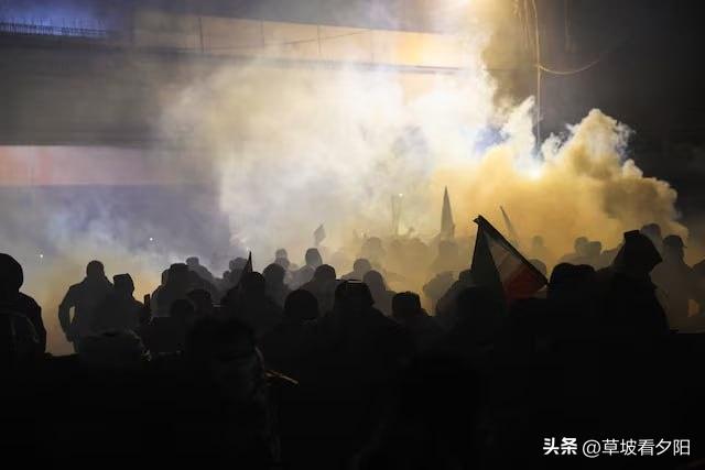 伊朗战火持续升级，多国侨民正加速撤离，阿塞拜疆边境成为关键逃生路线。
 
据消息