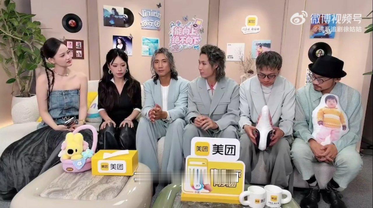 歌手联名赛突袭直播原来旅行团有压力是好事！马萱一语点透，心怀责任心才会慎重对待舞