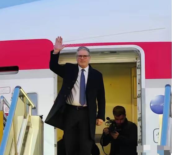 英国首相斯塔默“投喂”世界三句话，全球都震惊！第一句——中国不是“正在崛起”，是