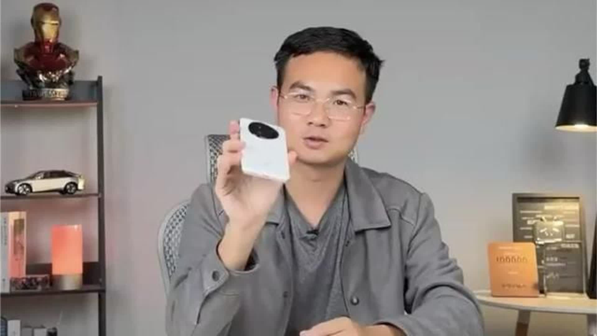 网友开箱试用豆包手机！功能太逆天了！看完把我震撼到了！