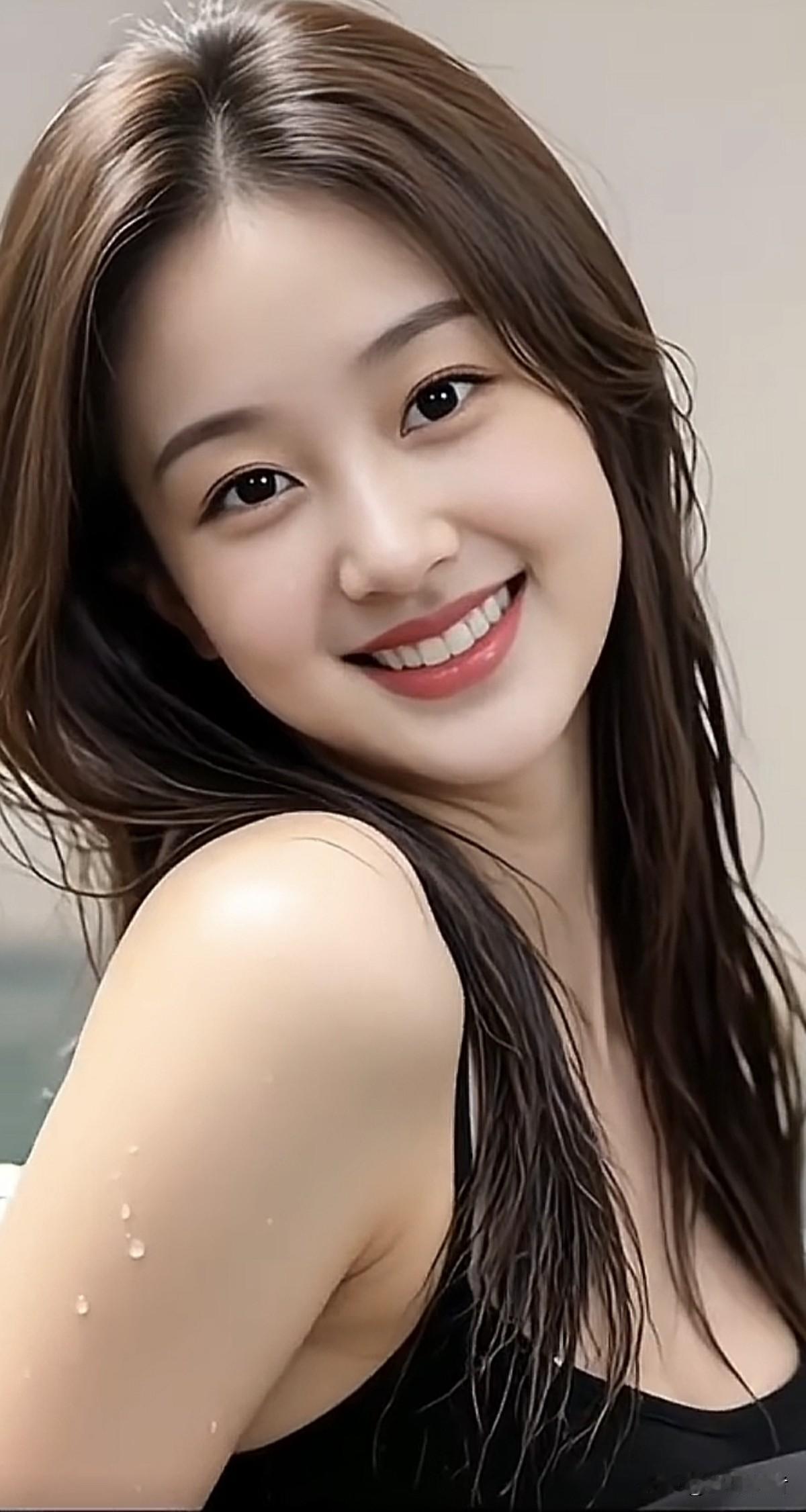 水光潋滟处，笑靥如花绽。