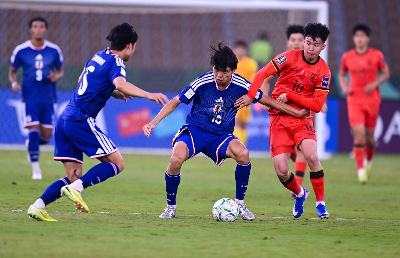 U23国足在和日本队的决赛中，品尝到了实力上绝对差距的苦果。王钰栋个人停球失误导