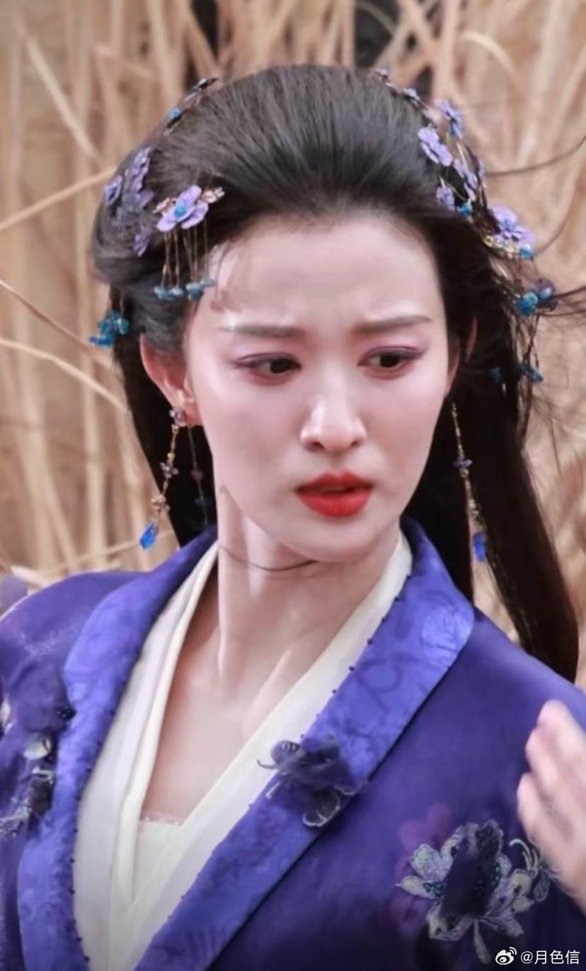 王楚然是真的扛不住生图！法令纹一直很重，骨相一点都不好！完全皮不贴骨不紧致，不磨