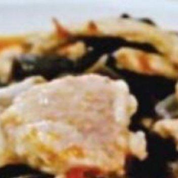 宝庆老味道邵阳米粉，粗粉似乌冬，慢熬浓汤配足码子，晨雾里老店飘香，一碗下肚暖胃舒
