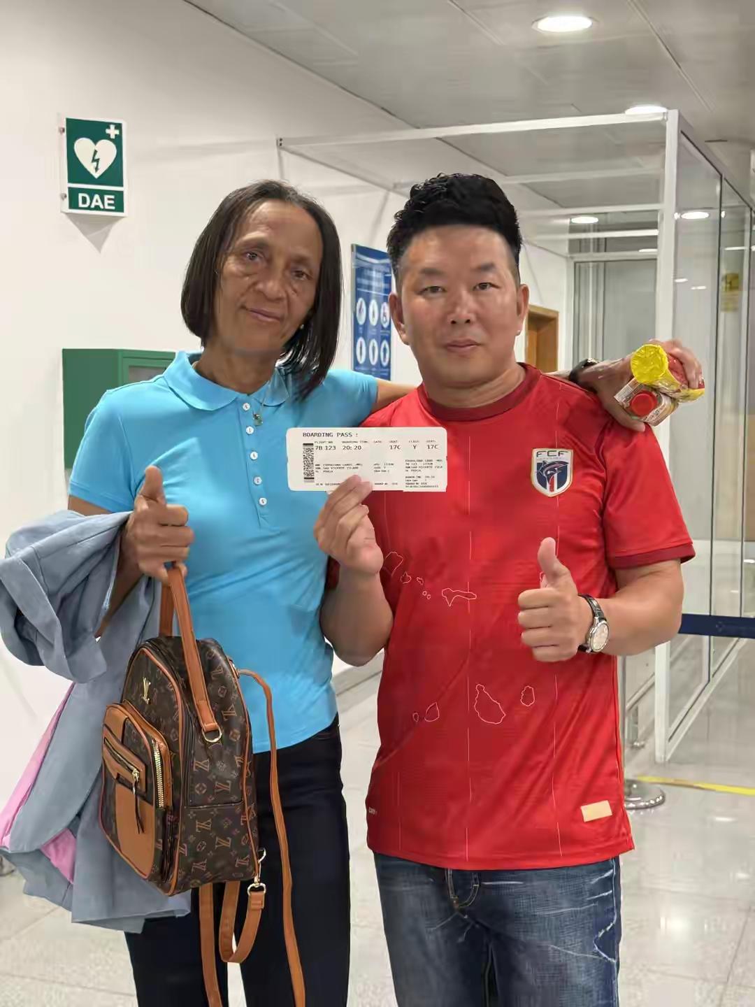 千里逢迎，笑语相逢。