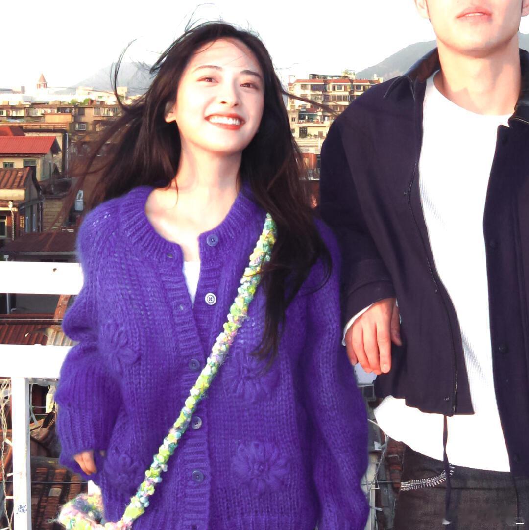 文艺感这块🤤沈月的日常照真的特别特别适合当拍照模版～有生活气息又特别的文艺！沈