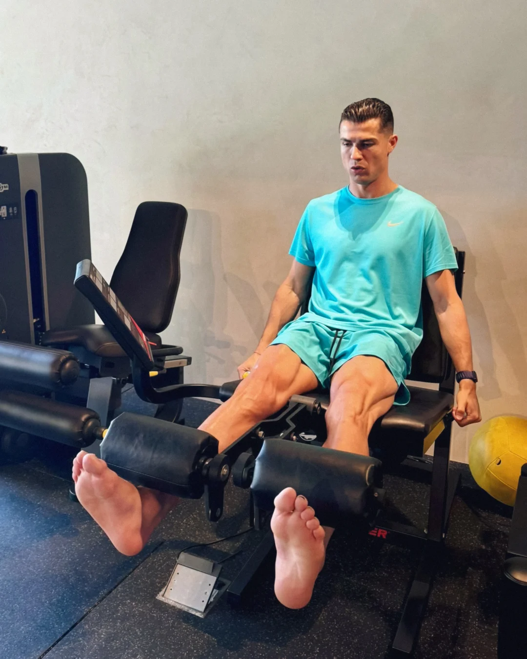 C罗晒康复训练动态