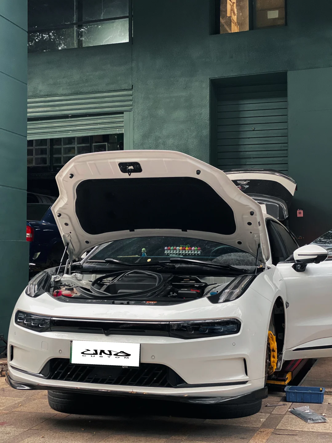 弱弱问一句，极氪001现在还算神车吗？