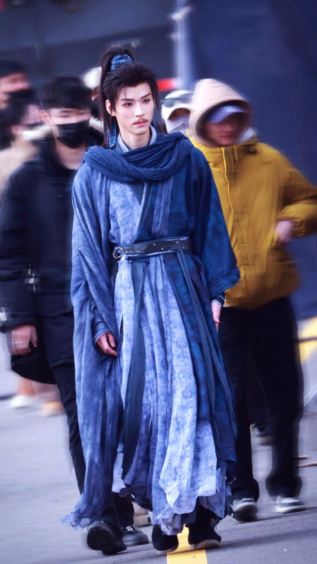 内娱有个怪事，有些榜单的数据，总喜欢给他“去掉一个最高分”。

结果，去掉之后，