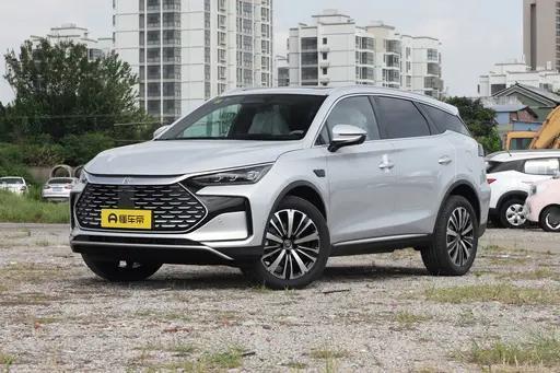 最近我发现一个特别有意思的选车题：差不多18万预算，买唐DM，到底该选新款DM-