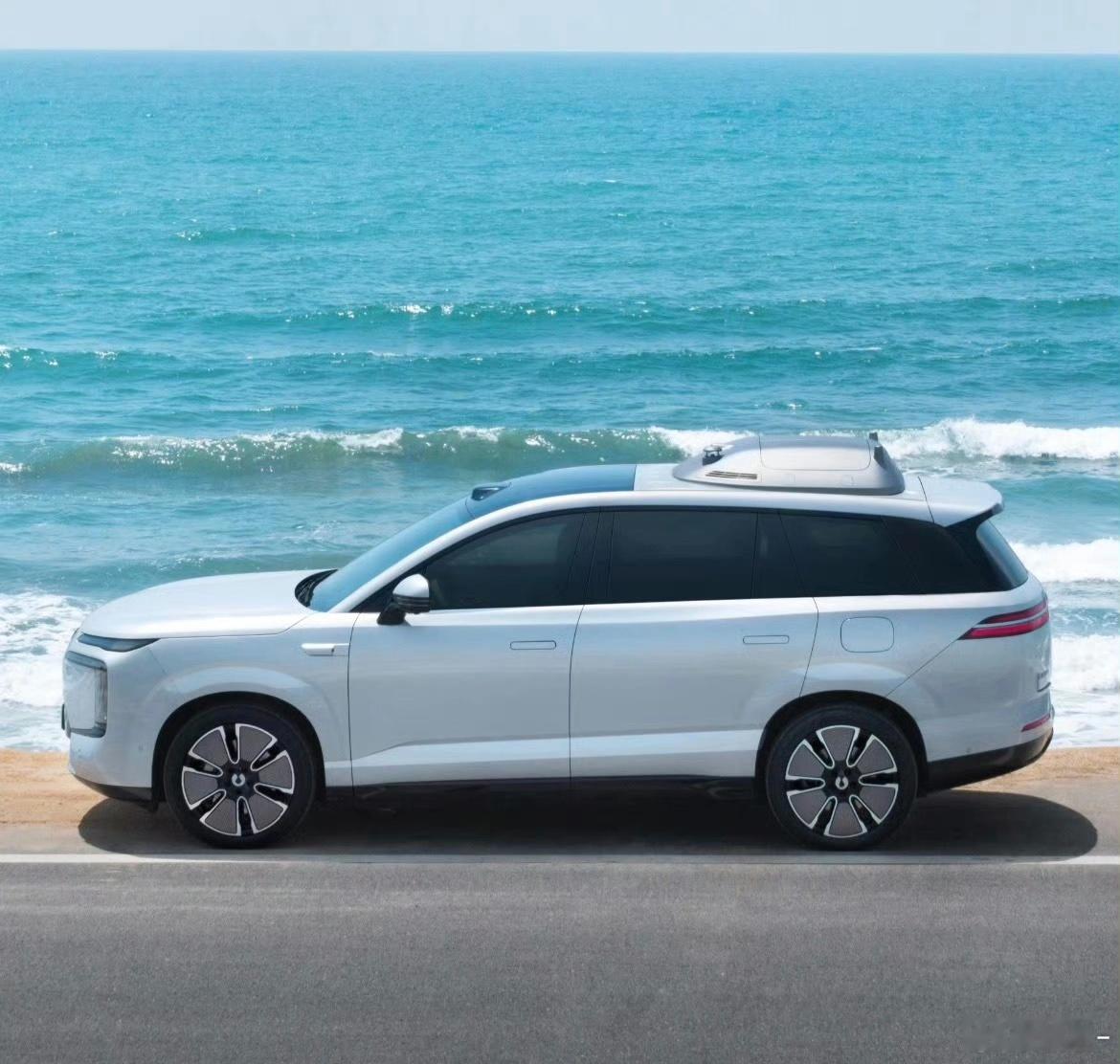 腾势N8L，没比N9小多少，车长5.2米、轴距近3.1米的大六座SUV，你们觉得