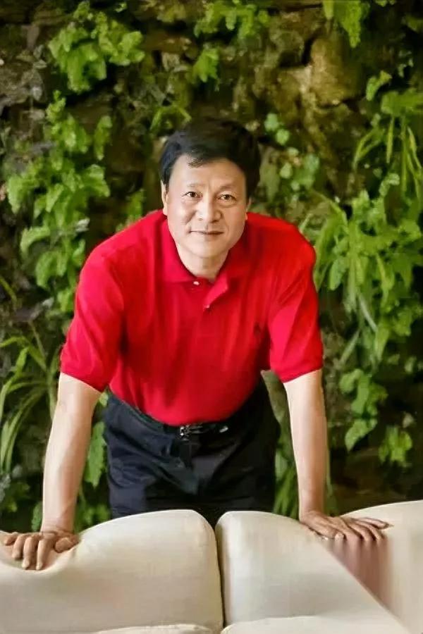 俞孔坚走的时候，最放不下的不是家人——

是土人公司那600多号人，还有没做完的