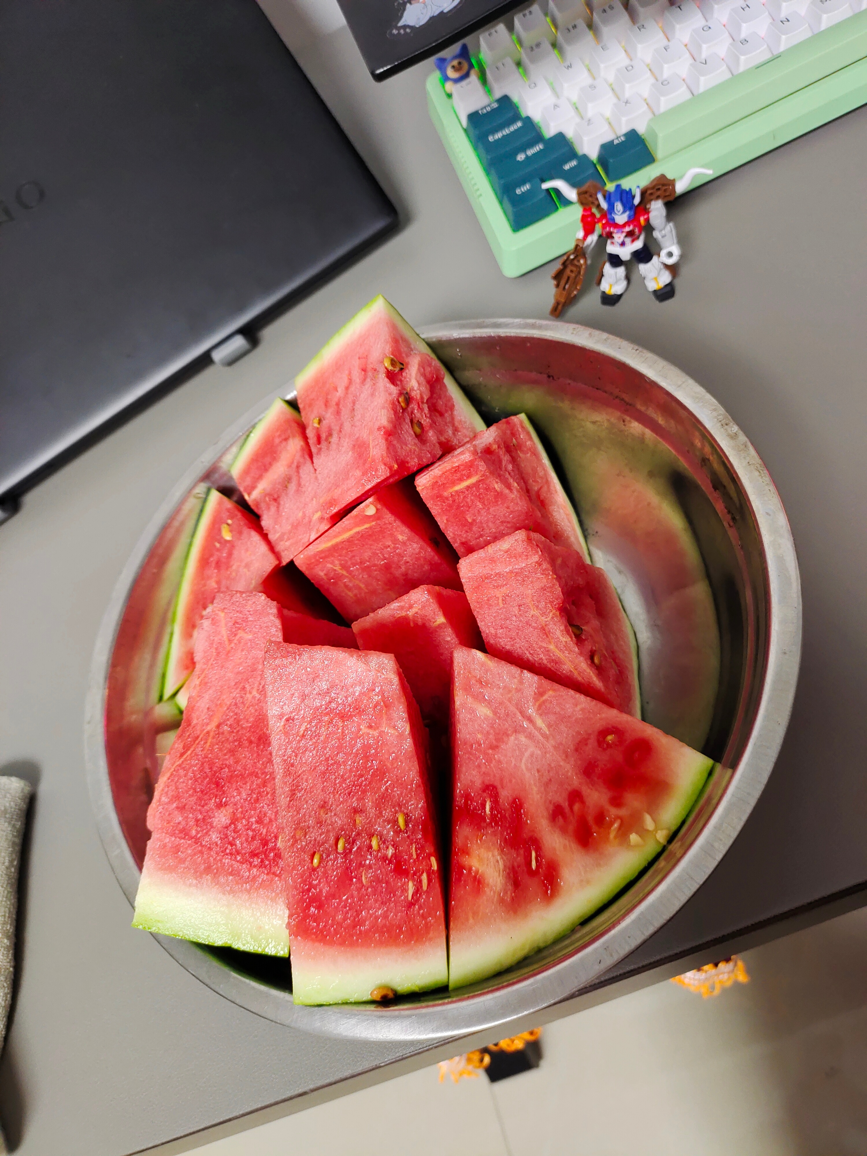 上了一天班后迅速下班食瓜 